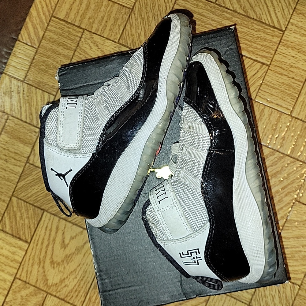 Jordan 11 Retro - Picture 6 of 9